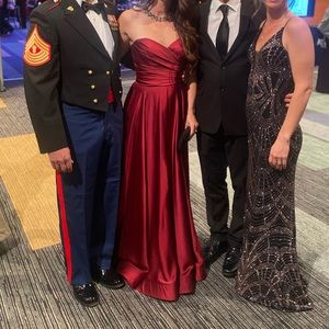 La Femme 28608 gown, size 4, Wine